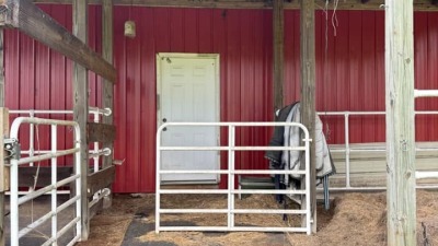 Entry to tack room 